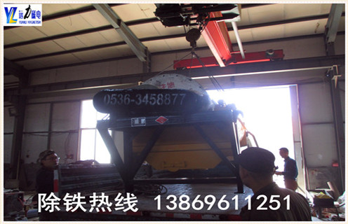 2.远力磁电专业生产各种设备   干式磁选机,湿式磁选机,赤铁矿磁选机,褐铁矿磁选机,镜铁矿磁选机,锰矿磁选机等.拥有精良的加工设备,雄厚的科研力量,先进的工艺编排和现代化的管理,是磁选机设备定点生产企业.我们为客户提供优质的售前技术服务,认真介绍各种设备的技术特点.要求及用途,为客户提供详尽的设备配置和合理的报价,在保证质量的前提下尽量降低客户的投资成本.我厂有各类米兰体育网页版-米兰体育(中国)官方在线登录
试验设备,可为用户免费做选矿试验.